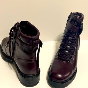 L’intervalle dark burgundy combat boots!!